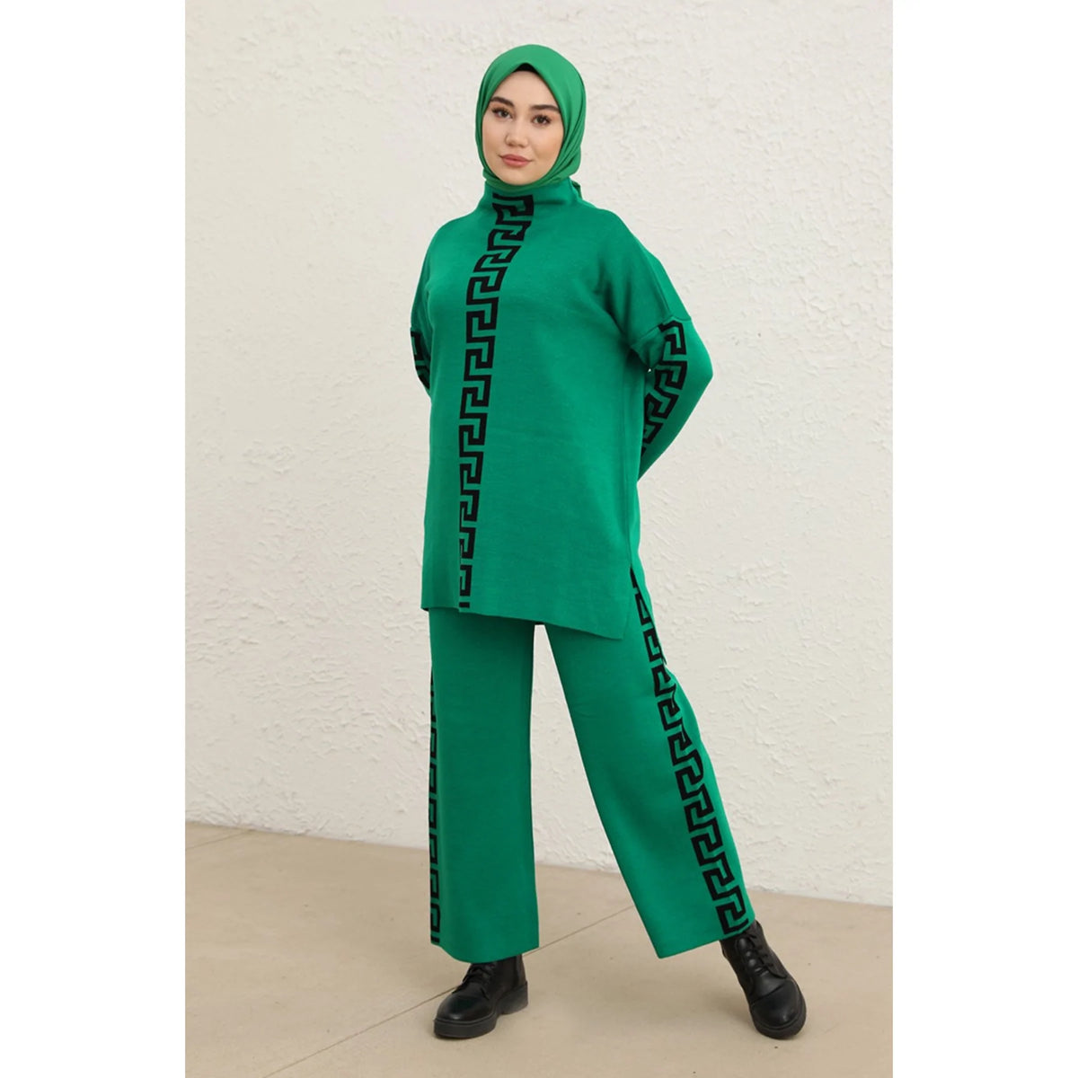 FLEECE 2 PIECES VERTICAL PRINTED OUTFIT CH # 324